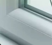 Parclose classique d'une fenêtre PVC blanche