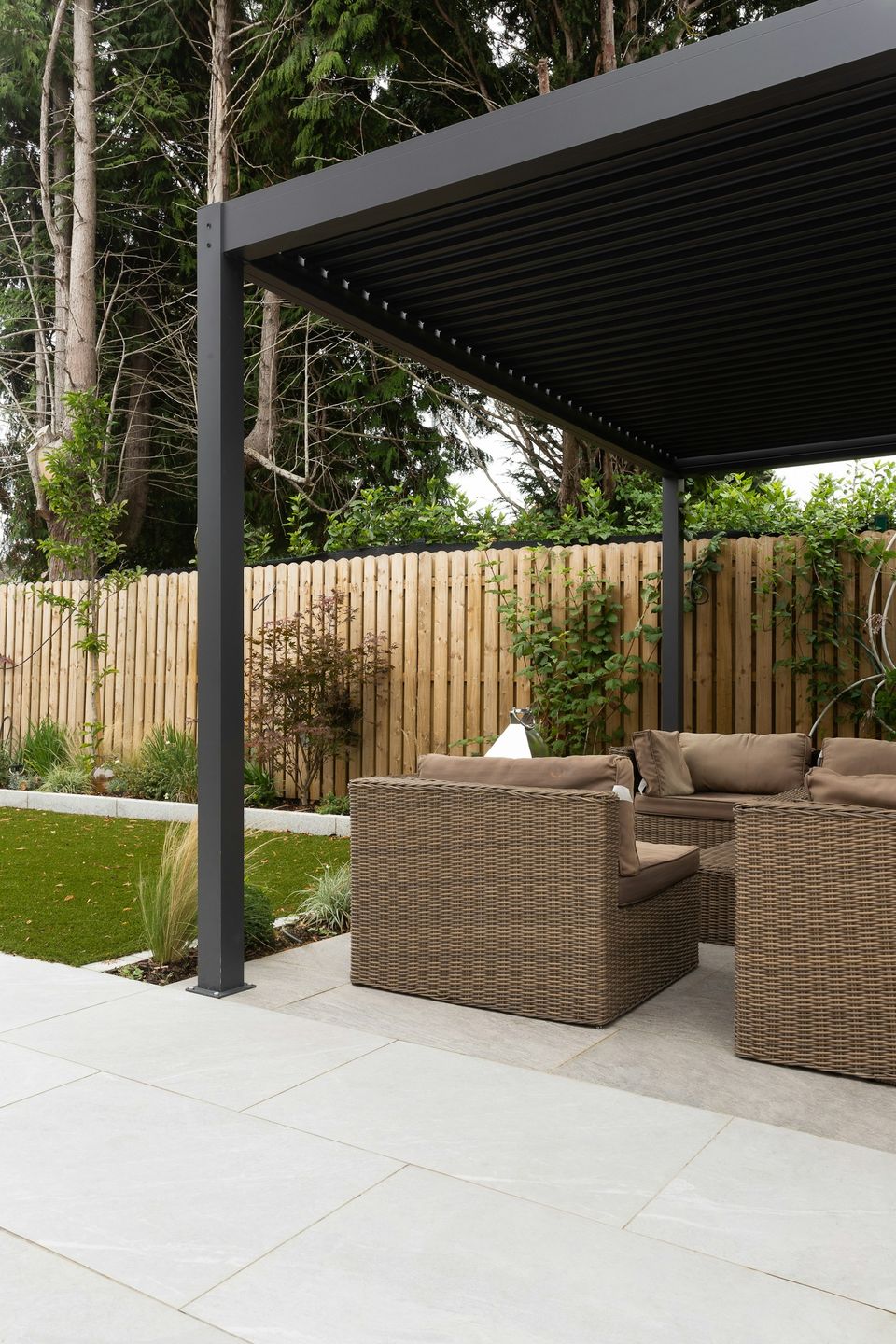Salon de jardin sous une pergola