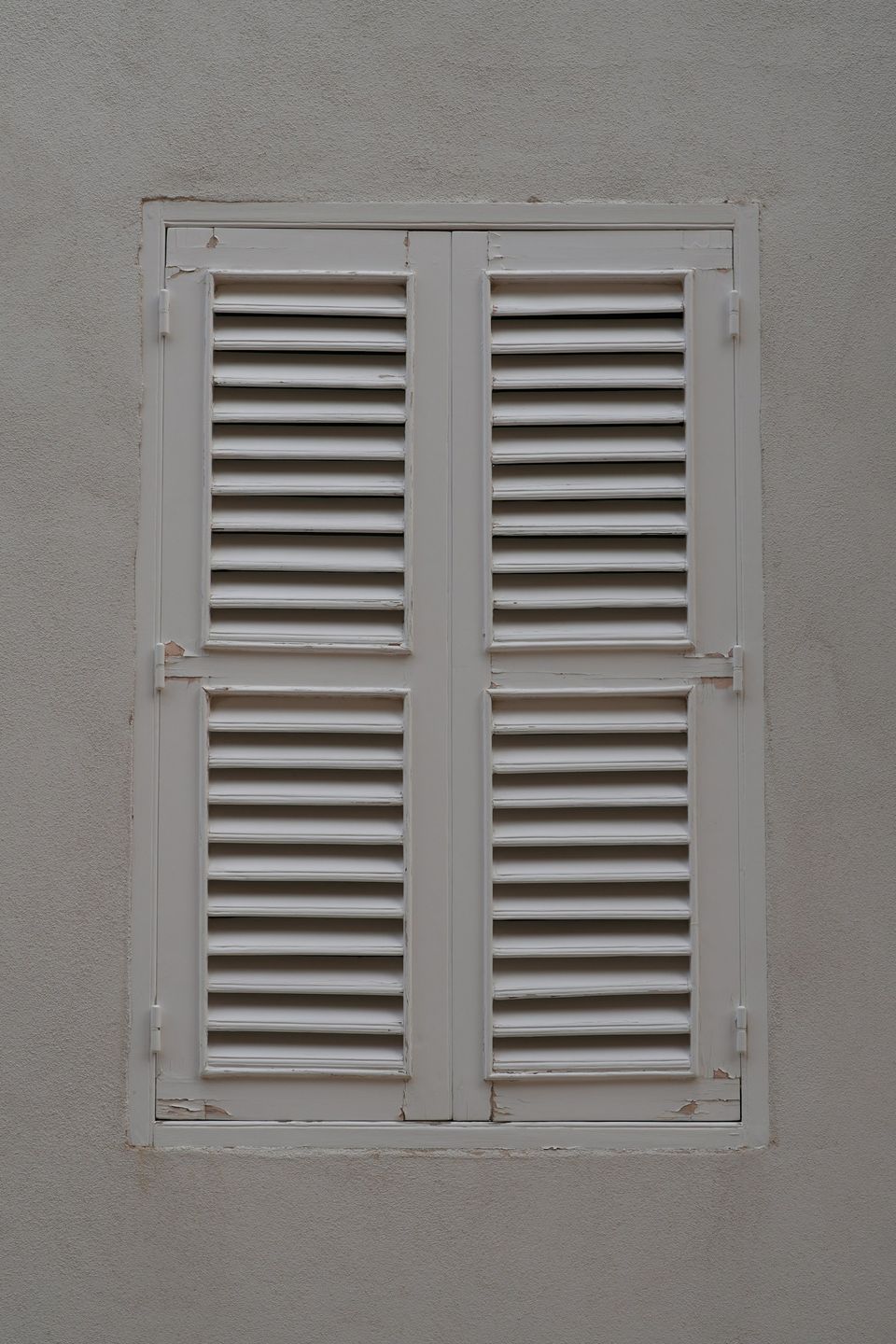 Volets persiennés aluminium gris